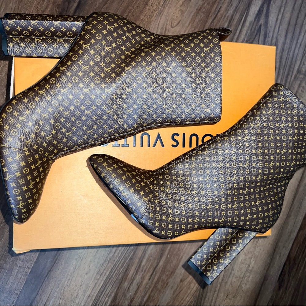 Louis Vuitton booties - Picture 1 of 11